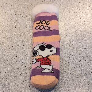 NWT Peanuts Joe Cool Non-Slip Sherpa Lined Socks
